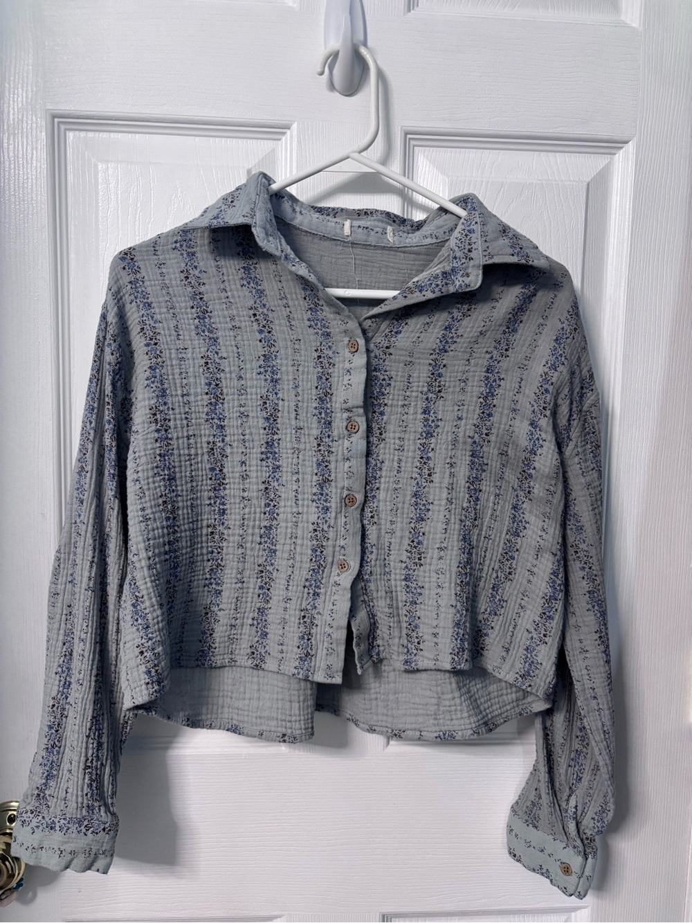 Love Notes Blue-Patterned Button Front Cropped Shirt
